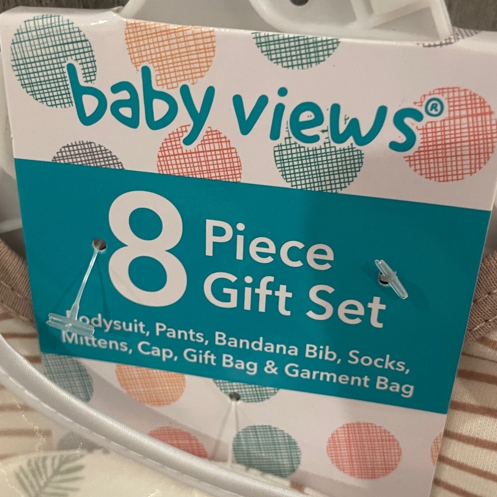 Beige and White 8-Piece Gift Set - Picture 2 of 5